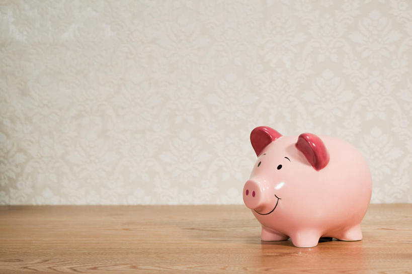 无人,横图,室内,特写,白天,正面,壁纸,桌面,桌子,静物,阴影,反射,木制,影子,墙,墙壁,墙面,一个,粉色,木制品,容器,储蓄罐,器皿,储蓄,存钱,金融,理财,经济,单个,资金,存钱罐,存款,流通,贸易,贮钱罐,储钱罐,扑满,墙纸,彩图