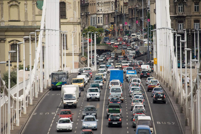 无人,家,横图,室外,白天,正面,度假,美景,植物,城市风光,城市,大桥,道路,立交桥,路,桥梁,公路,汽车,欧洲,匈牙利,一排,许多,整齐,房屋,屋子,景观,高架,斜拉桥,桥,分界线,停车线,交通,首都,拥堵,拥挤,娱乐,楼房,住宅,车,树,树木,排列,绿色,自然,交通工具,轿车,享受,休闲,景色,放松,生长,成长,车行道,车行道分界线,布达佩斯,队列,载具,标线,中欧,车行线,匈牙利共和国,马路,彩图,房子