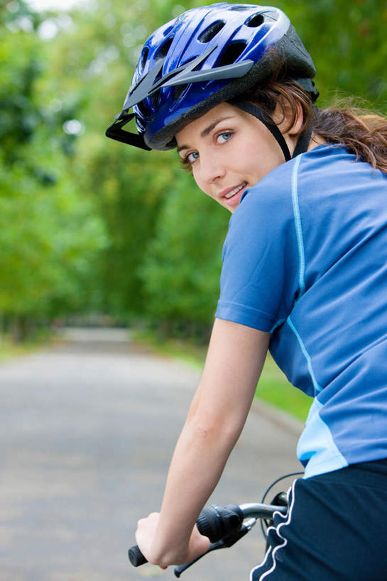 西方人,一个人,坐,竖图,室外,白天,草地,草坪,植物,道路,路,自行车,帽子,欧洲,欧洲人,仅一个年轻女性,仅一个女性,仅一个人,一辆,握,服装,环保,头盔,小路,交通,扭头,注视,休闲装,车,脚踏车,草,树,树木,骑,背面,衣服,蓝色,绿色,自然,安全帽,交通工具,观察,看,转头,骑车,休闲,休闲服,握着,服饰,生长,能源,成长,观看,回收,资源,察看,双手插袋,关注,载具,插袋,手插袋,利用,低碳,循环,双手抄兜,双手放兜,持续,年轻女性,女人,女性,白种人,插兜,两手抄兜,两手放兜,手插兜,手放口袋,坐着,半身,彩图,手抄兜