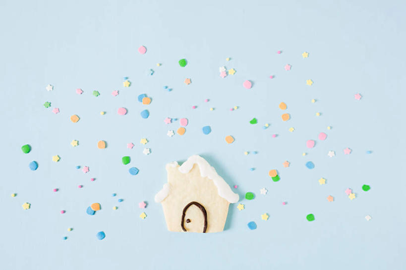 点心,无人,家,横图,俯视,室内,特写,白天,阴影,蓝色背景,反射,影子,房屋,屋子,食品,糖,糖果,甜点,甜品,软糖,楼房,住宅,食物,糕点,饼干,甜食,零食,摄影,影棚,一栋,装饰饼干,彩图,高角度拍摄,影棚拍摄,拍摄,房子