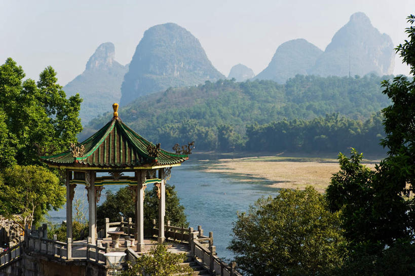 无人,横图,室外,白天,正面,旅游,度假,湖,湖泊,河流,美景,山,山脉,树林,水,植物,桂林,中国,亚洲,亭子,河水,湖面,景观,山峰,水流,水面,山峦,娱乐,树,树木,蓝色,绿色,蓝天,天空,自然,湖水,群山,天,享受,休闲,景色,放松,生长,晴朗,成长,广西,自然风光,东亚,阳朔,万里无云,广西壮族自治区,中华人民共和国,桂林市,桂,华南地区,阳朔县,晴空,晴空万里,彩图