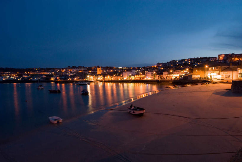 无人,家,横图,室外,白天,正面,度假,海浪,海洋,美景,日落,城市风光,城市,英国,欧洲,阴影,朦胧,模糊,光线,影子,房屋,屋子,景观,浪花,晚霞,霞光,落日,公寓,灯光,娱乐,洋房,楼房,住宅,海水,黄昏,享受,休闲,景色,彩霞,放松,西欧,大不列颠,海景,大不列颠及北爱尔兰联合王国,大不列颠联合王国,日不落英帝国,夕照,康沃尔,康沃尔郡,圣艾夫斯,大海,风浪,海,海水的波动,近岸浪,涌浪,夕阳,彩图,房子,斜阳