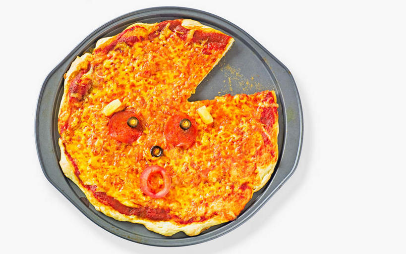 无人,横图,俯视,室内,特写,白天,白色背景,烹饪,西餐,餐具,碟子,盘,料理,食品,披萨,匹萨,菜肴,美食,食物,一个,盘子,碟,快餐,西式,摄影,佳肴,影棚,单个,比萨,西式快餐,垃圾食品,意大利薄饼,彩图,高角度拍摄,影棚拍摄,拍摄