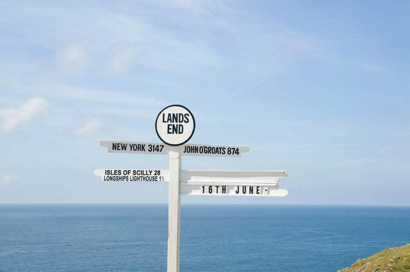 无人,横图,室外,白天,正面,旅游,度假,海浪,海洋,美景,指示牌,英国,欧洲,一排,整齐,英文,标志,文字,字符,字母,景观,浪花,水平线,云,云朵,辽阔,海平线,云彩,娱乐,标识,排列,蓝色,白云,蓝天,天空,自然,海水,天,享受,休闲,广阔,景色,放松,晴朗,英文字母,一望无际,西欧,队列,自然风光,大不列颠,海景,大不列颠及北爱尔兰联合王国,大不列颠联合王国,日不落英帝国,无边无际,一马平川,康沃尔,康沃尔郡,兰兹角,大海,风浪,海,海水的波动,近岸浪,涌浪,晴空,彩图,水天相接,水天一线