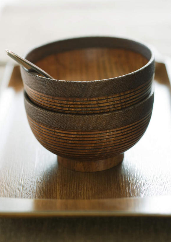 无人,竖图,俯视,室内,特写,白天,桌面,桌子,餐具,托盘,木制,勺子,两个,木制品,调羹,汤匙,碗,进餐用具,烹调用具,彩图,高角度拍摄