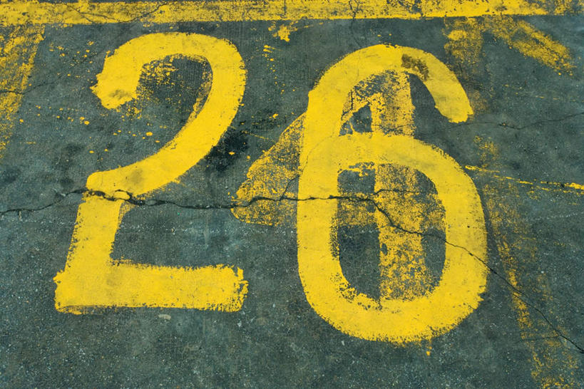 无人,竖图,俯视,室外,特写,白天,度假,美景,城市风光,城市,道路,路,公路,标志,数字,文字,字符,景观,交通,娱乐,标识,黄色,享受,休闲,景色,放松,阿拉伯数字,修改,马路,彩图,高角度拍摄