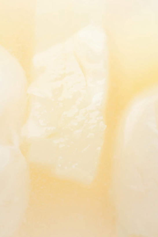 点心,无人,竖图,俯视,室内,白天,食品,甜点,甜品,食物,糕点,三个,黄色,甜食,果脯,彩图,高角度拍摄