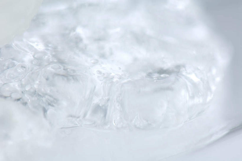 无人,横图,俯视,室内,特写,白天,桌面,桌子,朦胧,模糊,透明,白色,泡泡,发胶,美发用品,彩图,高角度拍摄