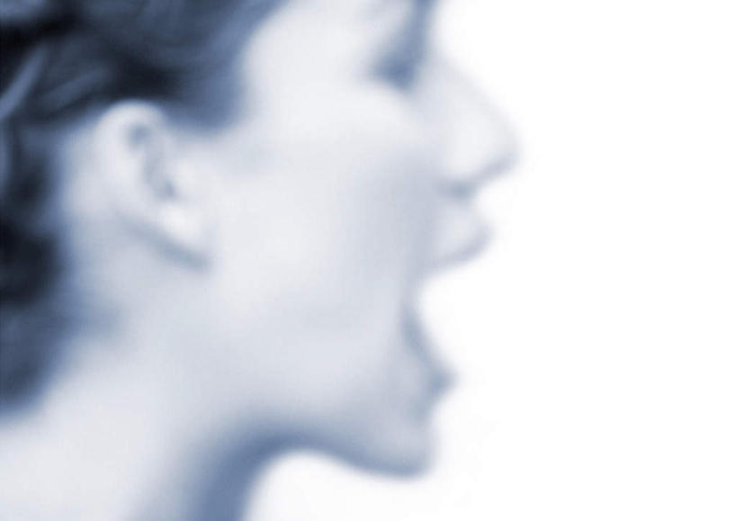 西方人,脸,头,脸颊,一个人,站,横图,室内,特写,白天,白色背景,侧面,欧洲,欧洲人,仅一个年轻女性,仅一个女性,仅一个人,惊讶,朦胧,模糊,大喊,站着,张嘴,喊,摄影,影棚,惊奇,喊叫,张大嘴巴,年轻女性,女人,女性,白种人,头部,脸部,脸蛋,面部,张开嘴,站立,半身,彩图,影棚拍摄,拍摄