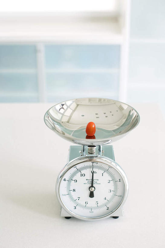 无人,竖图,室内,白天,正面,实验,仪器,柜子,桌子,樱桃,静物,水果,天平,阴影,新鲜,研究,分析,化学,测试,影子,生食,食品,果实,书桌,食物,一个,课桌,橱柜,有机食品,绿色食品,单个,衡量,计量,试验耗材,实验用品,秤,天平称,天平秤,樱珠,莺桃,英桃,楔桃,牛桃,荆桃,彩图