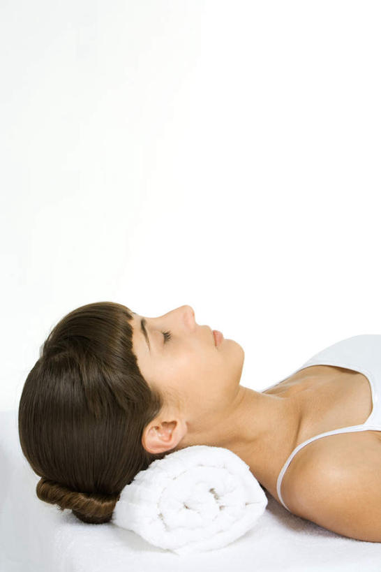 西方人,一个人,躺,闭眼,竖图,室内,白天,白色背景,正面,床,吊带,欧洲,欧洲人,仅一个年轻女性,仅一个女性,仅一个人,吊带衫,白色,毛巾,摄影,单人床,影棚,年轻女性,女人,女性,白种人,闭眼睛,闭着眼,闭着眼睛,躺着,半身,彩图,影棚拍摄,拍摄