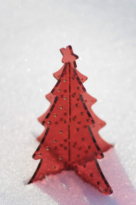 无人,竖图,俯视,室外,特写,白天,雪,大雪,圣诞节,阴影,节日,庆祝,光线,影子,塑料,积雪,雪景,冬天,圣诞树,文化,挂件,一个,红色,阳光,庆典,单个,纪念,彩图,高角度拍摄