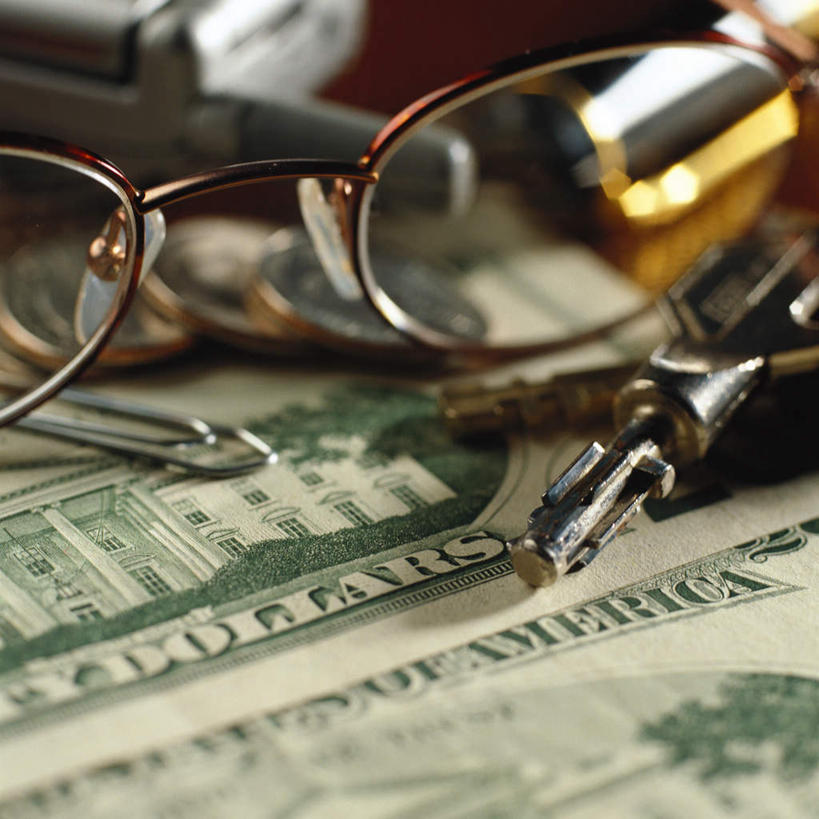 无人,打电话,方图,室内,特写,白天,正面,安全,钱,静物,电话,手机,朦胧,模糊,钱币,眼镜,防护,钥匙,通讯设备,钞票,金融,纸币,经济,保护,开启,封闭,保险,私密,流通,贸易,保全,周全,安稳,安定,防盗,远视眼镜,交流,平安,货币,现金,沟通,通话,彩图