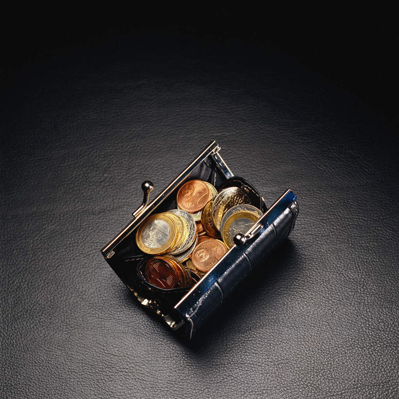 无人,方图,俯视,室内,特写,白天,钱,桌子,静物,一堆,许多,阴影,堆叠,堆积,黑色背景,反射,钱币,影子,欧元,金融,皮夹子,钱包,经济,堆,零钱包,皮夹,流通,贸易,货币,现金,硬币,彩图,高角度拍摄