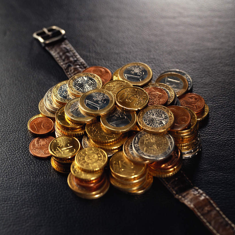 无人,方图,俯视,室内,特写,白天,钱,静物,一堆,许多,阴影,堆叠,堆积,时间,反射,钱币,时钟,手表,影子,计时,钟表,表,金融,经济,堆,腕表,流通,贸易,货币,现金,硬币,钟,彩图,高角度拍摄