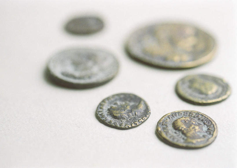 无人,横图,俯视,室内,特写,白天,白色背景,钱,静物,许多,钱币,排列,金融,摄影,影棚,经济,队列,流通,贸易,青铜,货币,现金,硬币,彩图,高角度拍摄,影棚拍摄,拍摄