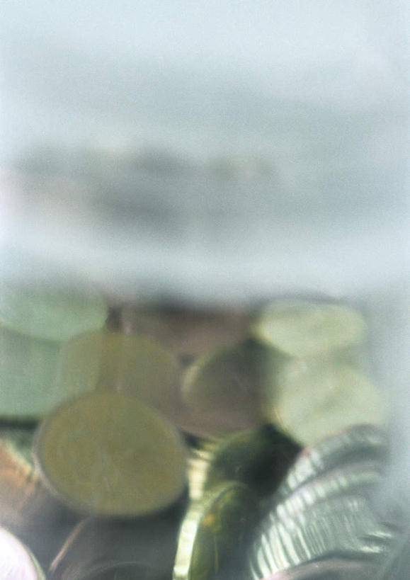 无人,竖图,俯视,室内,特写,白天,白色背景,钱,静物,一堆,许多,堆叠,堆积,朦胧,模糊,钱币,金融,摄影,影棚,经济,堆,流通,贸易,货币,现金,硬币,彩图,高角度拍摄,影棚拍摄,拍摄