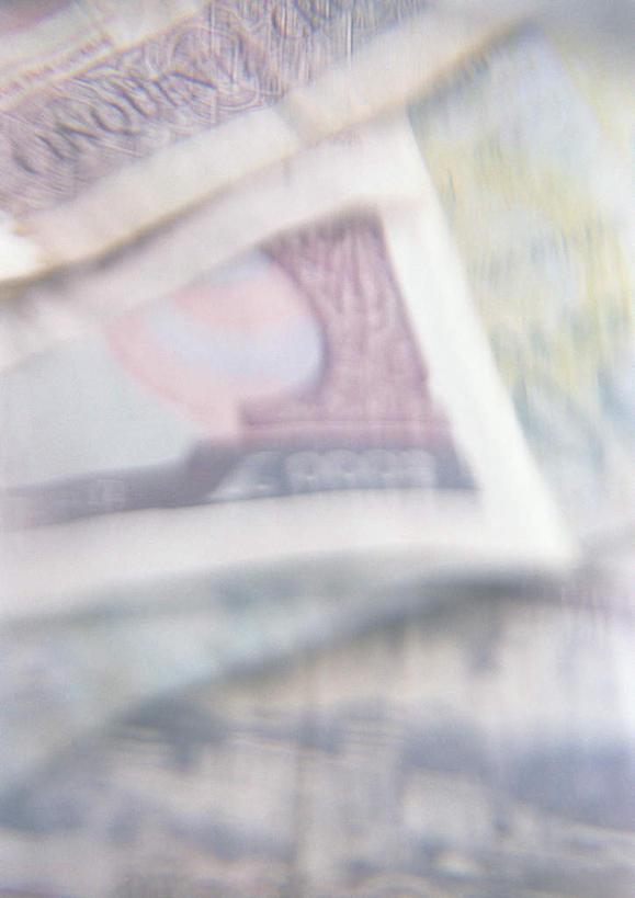 无人,竖图,俯视,室内,特写,白天,白色背景,钱,静物,一堆,许多,堆叠,堆积,朦胧,模糊,钱币,钞票,金融,纸币,摄影,影棚,经济,堆,流通,纸钞,贸易,货币,现金,彩图,高角度拍摄,影棚拍摄,拍摄