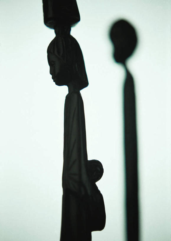 两个人,夫妻,站,举,竖图,室内,特写,白天,侧面,爱情,静物,雕塑,握,灰色背景,朦胧,模糊,艺术,装饰,雕刻,雕像,浪漫,拿,拎,拿着,工艺品,托,站着,恩爱,握着,恋人,摄影,影棚,纪念,美术,主题,陈列,功能,美学,男人,男性,年轻男性,年轻女性,女人,女性,情侣,举着,向上举,向上伸,向上托,站立,半身,彩图,影棚拍摄,拍摄,伴侣,拎着