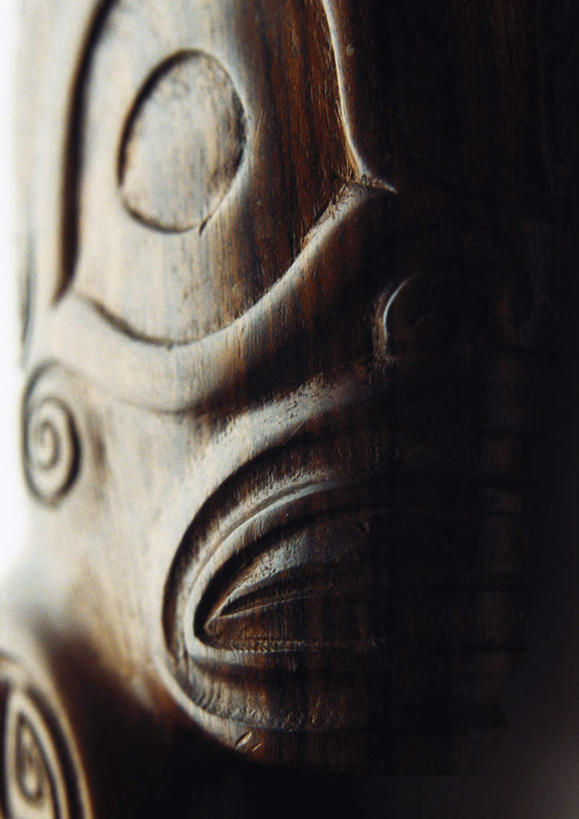 头,一个人,竖图,室内,特写,白天,正面,静物,雕塑,仅一个男性,仅一个人,阴影,花纹,艺术,装饰,反射,雕刻,雕像,面具,图案,影子,仅一个年轻男性,一个,模型,工艺品,单个,纪念,华丽,修饰,美术,点缀,主题,陈列,功能,美学,衬托,美观,雅致,雅观,男人,男性,年轻男性,头部,半身,彩图