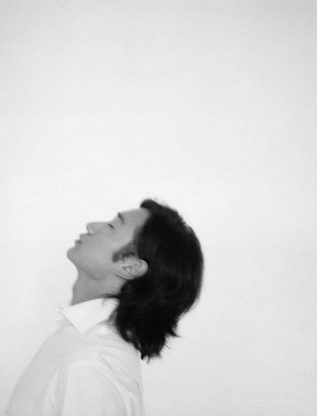 东方人,一个人,商务人士,商务男性,站,闭眼,竖图,黑白,室内,白天,白色背景,侧面,衬衫,亚洲,仅一个男性,仅一个人,套装,黄种人,仅一个年轻男性,站着,摄影,影棚,商务装,工薪阶层,男人,男性,年轻男性,亚洲人,白领,上班族,闭眼睛,闭着眼,闭着眼睛,抬头,仰头,站立,半身,影棚拍摄,衬衣,拍摄