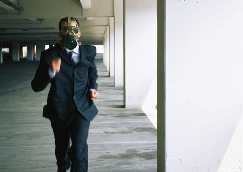 西方人,头发,一个人,商务人士,商务男性,站,跑,横图,室内,白天,正面,衬衫,锻炼,安全,运动,欧洲,欧洲人,仅一个男性,仅一个人,一排,许多,戴,套装,整齐,分离,面具,器材,柱子,墙,防护,领带,地面,过滤,分开,墙壁,墙面,排列,仅一个年轻男性,一个,黄色,蓝色,白色,站着,隔断,抬手,遮掩,单个,保护,隔离,掩盖,遮挡,队列,面罩,净化,间隔,商务装,防毒面具,工薪阶层,遮盖,掩饰,断绝,隔开,屏蔽,屏绝,远离,中断,阻遏,阻隔,导气管,防护器材,滤毒罐,体育,男人,男性,年轻男性,白种人,白领,上班族,跑步,站立,半身,彩图,衬衣,健身