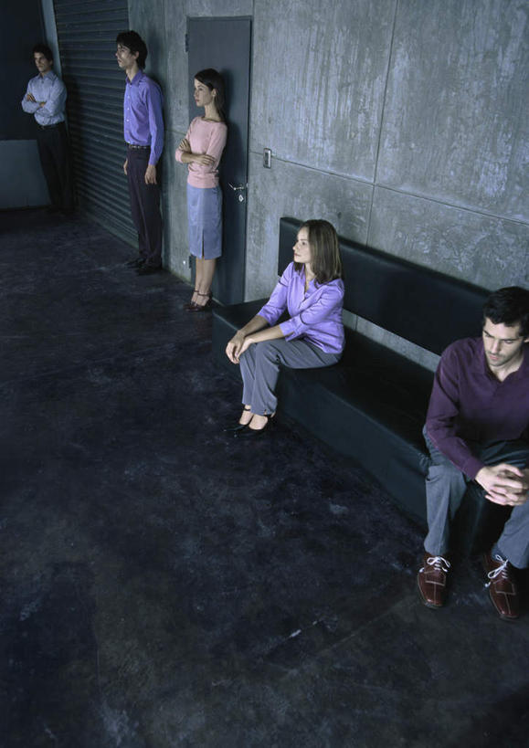 西方人,同事,商务人士,商务男性,商务女性,办公室,站,坐,摸,双手交叉,竖图,俯视,室内,白天,衬衫,成功,合作,团队,集体,信心,桌子,椅子,欧洲,欧洲人,五个人,一排,许多,抚摸,阴影,套装,整齐,反射,瓷砖,地砖,方格,影子,办公桌,墙,地面,许多人,注视,队伍,墙壁,墙面,排列,一个,观察,看,靠,靠着,倚靠,站着,一群人,单个,观看,察看,领导,双手抱胸,倚着,成就,队列,关注,商务装,合伙,领袖,工薪阶层,男人,男性,年轻男性,年轻女性,女人,女性,白种人,白领,上班族,触摸,接触,站立,坐着,半身,彩图,高角度拍摄,衬衣