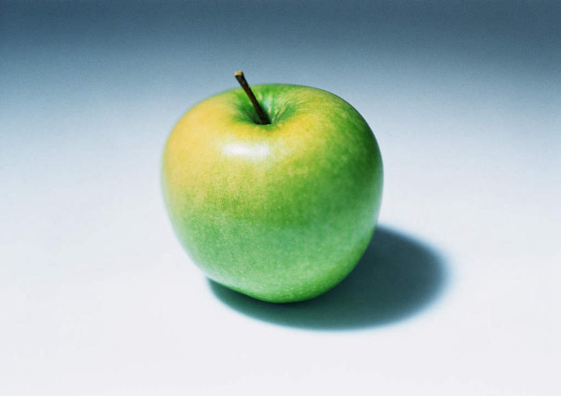 无人,横图,俯视,室内,特写,白天,白色背景,桌面,苹果,水果,阴影,新鲜,反射,影子,生食,食品,果实,根,食物,一个,绿色,球体,摄影,有机食品,绿色食品,影棚,单个,彩图,高角度拍摄,影棚拍摄,拍摄