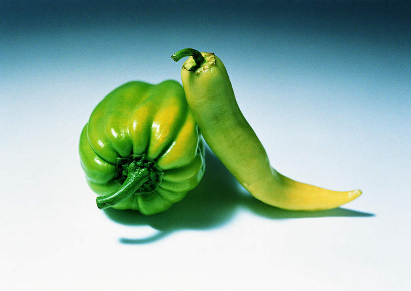 无人,横图,俯视,室内,特写,白天,白色背景,桌面,蔬菜,阴影,新鲜,反射,影子,青椒,食品,食物,两个,绿色,球体,摄影,有机食品,绿色食品,影棚,大椒,菜椒,甜椒,柿子椒,灯笼椒,彩图,高角度拍摄,影棚拍摄,拍摄