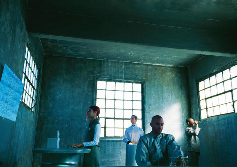 西方人,四个人,伙伴,同事,朋友,科学家,站,坐,举,笑,微笑,横图,室内,白天,正面,工作服,制服,友谊,成功,合作,团队,集体,信心,电脑,笔记本电脑,显示器,实验,窗户,欧洲,欧洲人,一排,许多,阴影,研究,整齐,光线,科学,网络,方格,屏幕,影子,墙,实验室,研究室,注视,通讯设备,显示屏,队伍,玻璃窗,墙壁,墙面,排列,阳光,观察,看,托,站着,转头,观看,科研,察看,无线,领导,成就,队列,关注,化验,通信设备,无线网络,检验,合伙,领袖,研究所,无线上网,便携式电脑,输出设备,科学研究者,化验室,检验室,工作制服,友情,手提电脑,男人,男性,年轻男性,年轻女性,女人,女性,白种人,科学工作者,举起,举手,举着,向上举,向上伸,向上托,站立,坐着,半身,彩图,工作套服