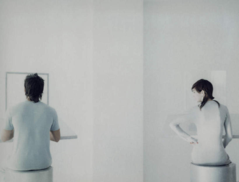 西方人,头发,两个人,伙伴,朋友,坐,摸,横图,室内,白天,白色背景,友谊,电脑,显示器,鼠标,键盘,椅子,欧洲,欧洲人,抚摸,敲打,服装,网络,木椅,墙,注视,休闲装,输入,输入设备,通讯设备,手叉腰,墙壁,墙面,两个,背面,衣服,黑色,叉腰,打字,观察,看,转头,休闲,休闲服,台式电脑,服饰,观看,点击,敲击,察看,关注,通信设备,输出设备,友情,按键,男人,男性,年轻男性,年轻女性,女人,女性,白种人,触摸,接触,坐着,半身,彩图