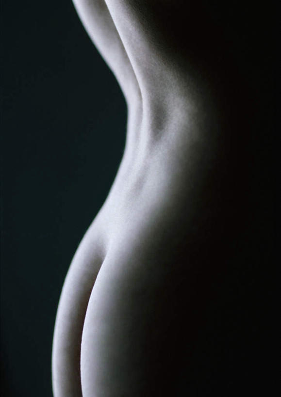 西方人,背部,腰,臀部,背,一个人,竖图,室内,特写,白天,侧面,性感,欧洲,欧洲人,仅一个年轻女性,仅一个女性,仅一个人,阴影,蓝色背景,光线,影子,灯光,裸露,黄色,美女,诱惑,摄影,影棚,赤裸,皮肤,裸,尤物,年轻女性,女人,女性,白种人,腰部,半身,彩图,影棚拍摄,拍摄,美人