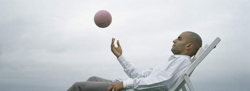 西方人,一个人,商务人士,商务男性,横图,室外,白天,侧面,衬衫,旅游,度假,欧洲,欧洲人,仅一个男性,仅一个人,套装,娱乐,仅一个年轻男性,享受,休闲,放松,商务装,工薪阶层,男人,男性,年轻男性,白种人,白领,上班族,半身,彩图,衬衣