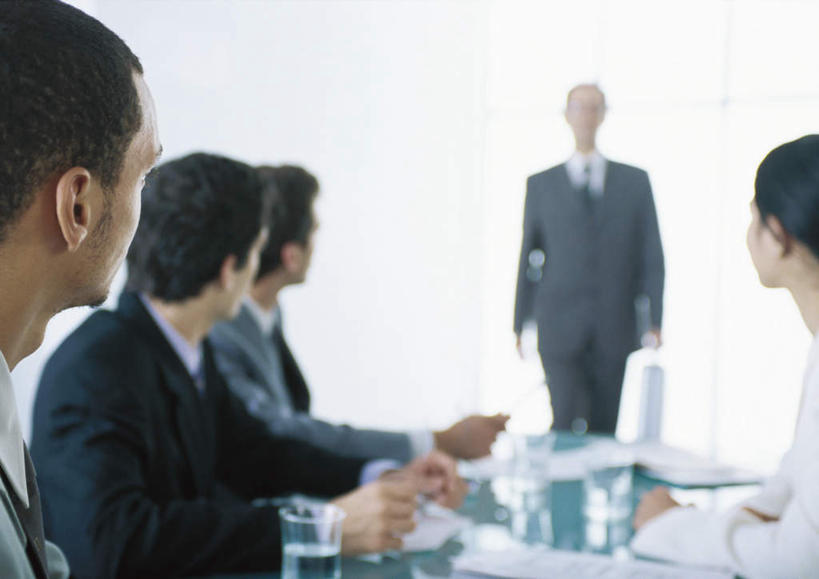 西方人,伙伴,同事,朋友,商务人士,商务男性,商务女性,办公室,坐,走,笑,微笑,露齿笑,横图,室内,白天,正面,衬衫,友谊,成功,合作,团队,集体,信心,桌子,杯子,欧洲,欧洲人,五个人,一排,阴影,套装,开会,朦胧,模糊,整齐,会议,光线,材料,档案,文件,影子,办公桌,许多人,注视,队伍,玻璃制品,排列,阳光,水杯,资料,观察,看,转头,一群人,观看,察看,领导,成就,队列,关注,文档,商务装,合伙,领袖,工薪阶层,友情,男人,男性,年轻男性,年轻女性,女人,女性,白种人,白领,上班族,玻璃杯,步行,走路,坐着,半身,彩图,衬衣