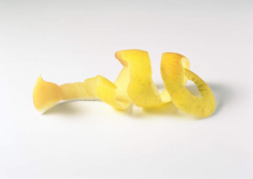 无人,横图,俯视,室内,特写,白天,白色背景,餐桌,桌子,苹果,水果,新鲜,螺旋,生食,食品,果实,果皮,漩涡,食物,一个,黄色,摄影,有机食品,绿色食品,影棚,单个,餐台,螺线,彩图,高角度拍摄,影棚拍摄,拍摄