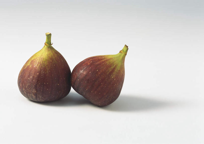 无人,横图,俯视,室内,特写,白天,白色背景,餐桌,桌子,无花果,水果,阴影,新鲜,反射,影子,生食,食品,果实,食物,两个,摄影,有机食品,绿色食品,影棚,餐台,映日果,树地瓜,奶浆果,蜜果,彩图,高角度拍摄,影棚拍摄,拍摄