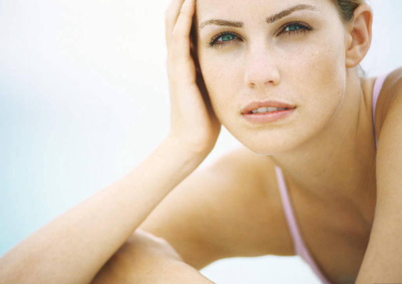 西方人,脸,头,脸颊,一个人,笑,微笑,横图,室外,特写,白天,正面,泳装,比基尼,海浪,海洋,欧洲,欧洲人,仅一个年轻女性,仅一个女性,仅一个人,朦胧,模糊,浪花,云,云朵,云彩,蓝色,白云,蓝天,天空,海水,天,趴着,海景,年轻女性,女人,女性,白种人,头部,脸部,脸蛋,面部,大海,风浪,海,海水的波动,近岸浪,涌浪,趴,半身,彩图,三点式,泳衣