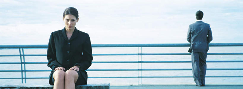 西方人,背部,两个人,同事,商务人士,商务男性,商务女性,栏杆,站,坐,横图,室外,白天,正面,衬衫,成功,合作,团队,集体,信心,海浪,海洋,欧洲,欧洲人,套装,浪花,云,云朵,围栏,领带,云彩,注视,队伍,护栏,白云,天空,海水,天,观察,看,站着,观看,察看,领导,成就,关注,商务装,合伙,领袖,海景,工薪阶层,男人,男性,年轻男性,年轻女性,女人,女性,白种人,年轻人,白领,上班族,大海,风浪,海,海水的波动,近岸浪,涌浪,站立,坐着,半身,彩图,衬衣