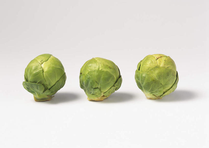无人,横图,俯视,室内,特写,白天,白色背景,餐桌,桌子,蔬菜,椰菜,卷心菜,叶子,一排,阴影,新鲜,整齐,反射,影子,食品,绿叶,食物,排列,三个,绿色,嫩叶,摄影,有机食品,绿色食品,影棚,餐台,队列,叶,叶片,结球甘蓝,甘兰,包心菜,彩图,高角度拍摄,影棚拍摄,拍摄