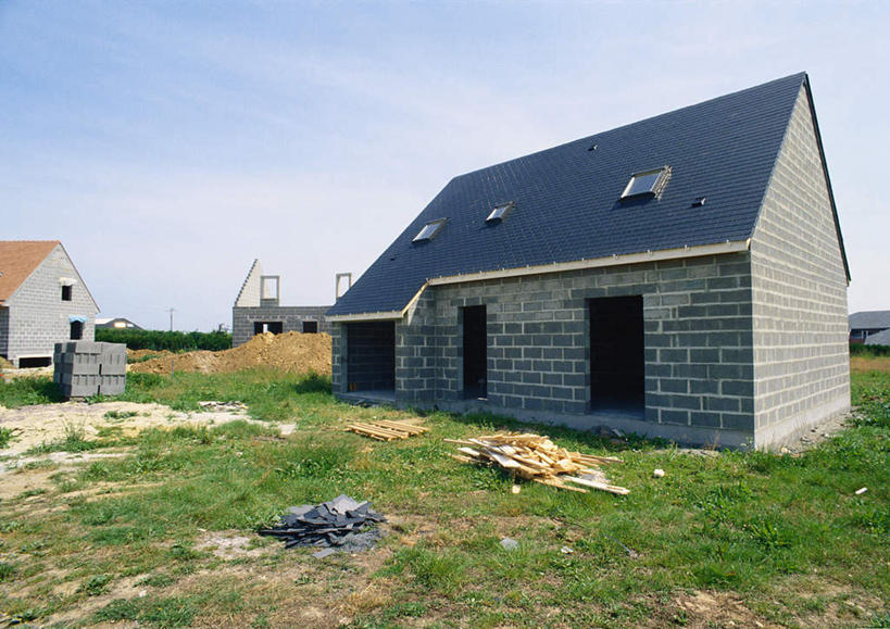 无人,家,横图,室外,白天,正面,草地,草坪,美景,植物,房屋,屋子,草屋,景观,云,云朵,云彩,住宅,草,蓝色,绿色,白云,蓝天,天空,自然,茅草屋,天,景色,晴朗,自然风光,晴空,彩图,房子,茅舍,茅屋,小屋