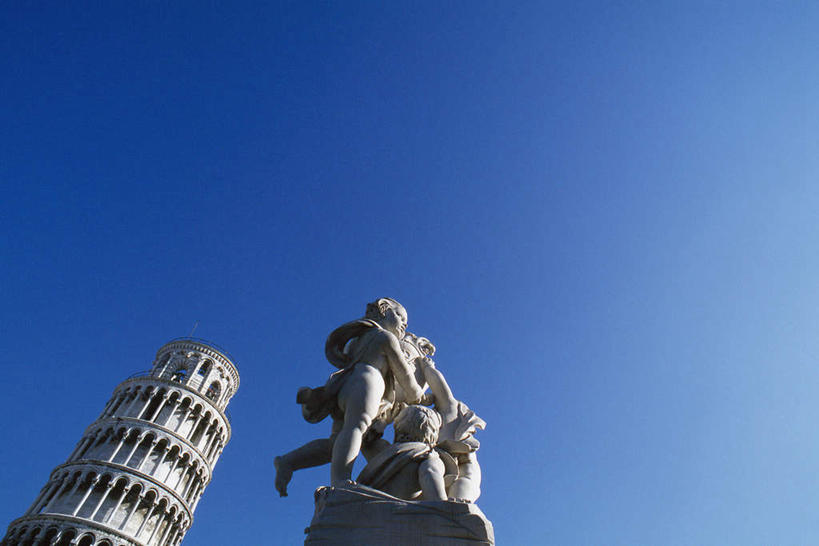 无人,横图,室外,白天,仰视,旅游,度假,名胜古迹,标志建筑,地标,建筑,雕塑,意大利,欧洲,遗迹,艺术,装饰,雕刻,雕像,古迹,文物,娱乐,建设,古建筑,石雕,钟塔,蓝色,蓝天,天空,工艺品,天,享受,休闲,旅游胜地,放松,晴朗,纪念,美术,比萨斜塔,主题,陈列,古文明,万里无云,意大利共和国,功能,美学,晴空,晴空万里,彩图,低角度拍摄