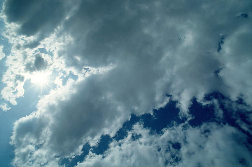 无人,横图,室外,特写,白天,仰视,太阳,阴影,光束,光线,影子,云,云朵,云彩,蓝色,白色,白云,蓝天,天空,阳光,天,彩图,低角度拍摄