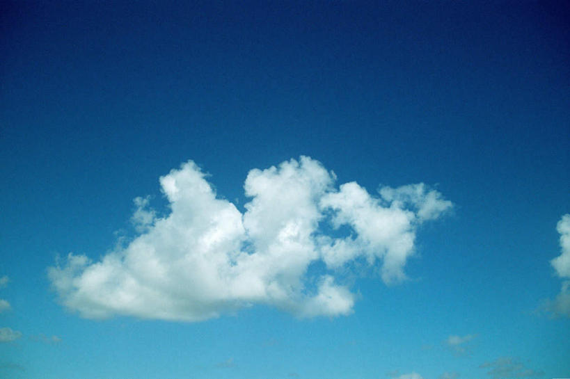 无人,竖图,室外,特写,白天,仰视,旅游,度假,美景,阴影,光线,影子,景观,云,云朵,云彩,娱乐,蓝色,白色,白云,蓝天,天空,阳光,自然,天,享受,休闲,景色,放松,自然风光,彩图,低角度拍摄