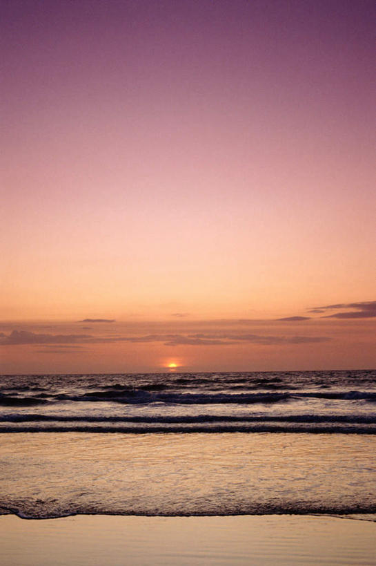 无人,竖图,室外,白天,正面,旅游,度假,日出,海浪,海洋,美景,沙滩,太阳,沙子,海岸,景观,浪花,朝霞,晨曦,黎明,沙地,娱乐,阳光,自然,海水,享受,休闲,景色,放松,自然风光,海景,大海,风浪,海,海水的波动,海滩,近岸浪,涌浪,朝阳,彩图,破晓