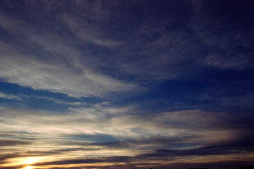 无人,横图,室外,白天,仰视,旅游,度假,日出,美景,太阳,景观,云,云朵,朝霞,晨曦,黎明,云彩,娱乐,白云,阳光,自然,享受,休闲,景色,放松,自然风光,朝阳,彩图,低角度拍摄,破晓