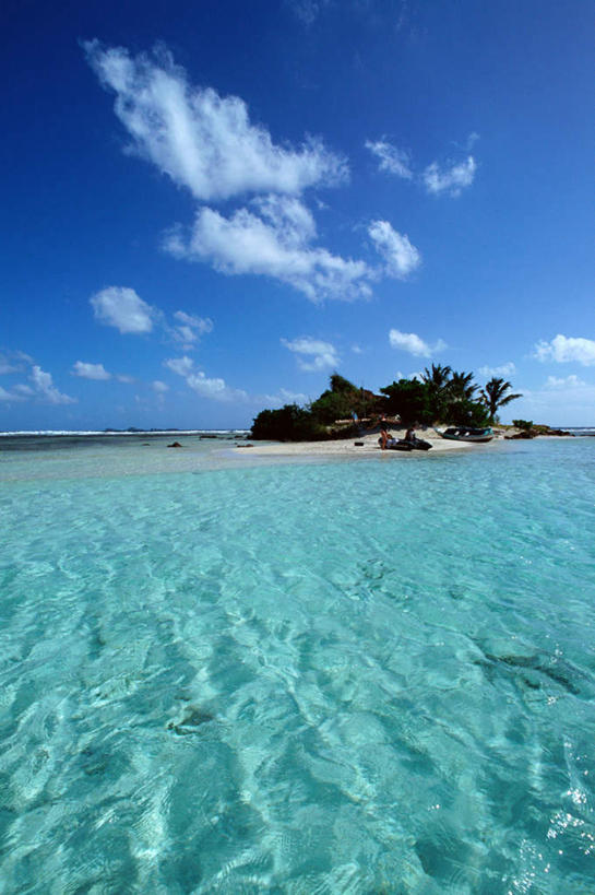 无人,竖图,室外,白天,正面,旅游,度假,岛屿,美景,植物,阴影,光线,影子,景观,云,云朵,云彩,娱乐,树,树木,蓝色,绿色,白云,蓝天,天空,阳光,自然,天,享受,休闲,景色,南美,放松,生长,成长,南美洲,西印度群岛,拉丁美洲,自然风光,美洲,亚美利加洲,南亚美利加洲,列岛,群岛,诸岛,彩图