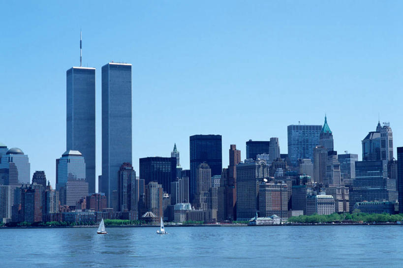 无人,高楼大厦,横图,室外,白天,正面,度假,河流,美景,水,城市风光,标志建筑,城市,大厦,地标,建筑,摩天大楼,旗帜,国旗,纽约,美国,河水,景观,水流,曼哈顿,娱乐,建设,蓝色,蓝天,天空,天,享受,休闲,景色,放松,北美,北美洲,美洲,纽约州,帝国之州,帝国州,北亚美利加洲,亚美利加洲,旗,彩图,大楼,高层建筑,高楼,摩天楼,曼哈顿岛