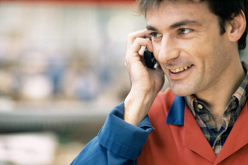 西方人,一个人,站,打电话,横图,室内,白天,正面,电话,手机,欧洲,欧洲人,仅一个男性,仅一个人,朦胧,模糊,拿,拿着,通讯设备,仅一个年轻男性,站着,交流,男人,男性,年轻男性,白种人,沟通,通话,站立,半身,彩图