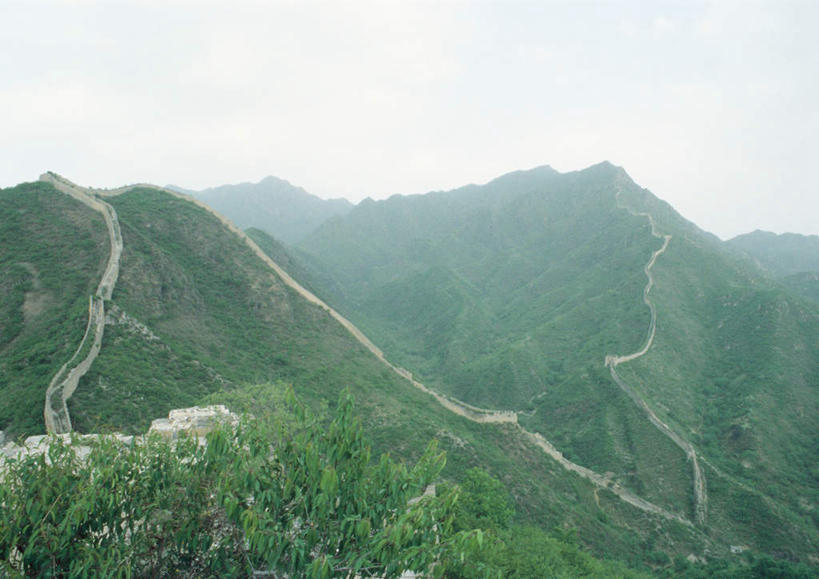 无人,横图,室外,白天,正面,旅游,度假,美景,森林,山,山脉,树林,植物,长城,阴影,弯曲,光线,影子,景观,山峰,云,云朵,围墙,山峦,云彩,娱乐,树,树木,蓝色,绿色,白云,蓝天,天空,阳光,自然,群山,天,享受,休闲,景色,放松,蜿蜒,生长,成长,自然风光,万里长城,彩图
