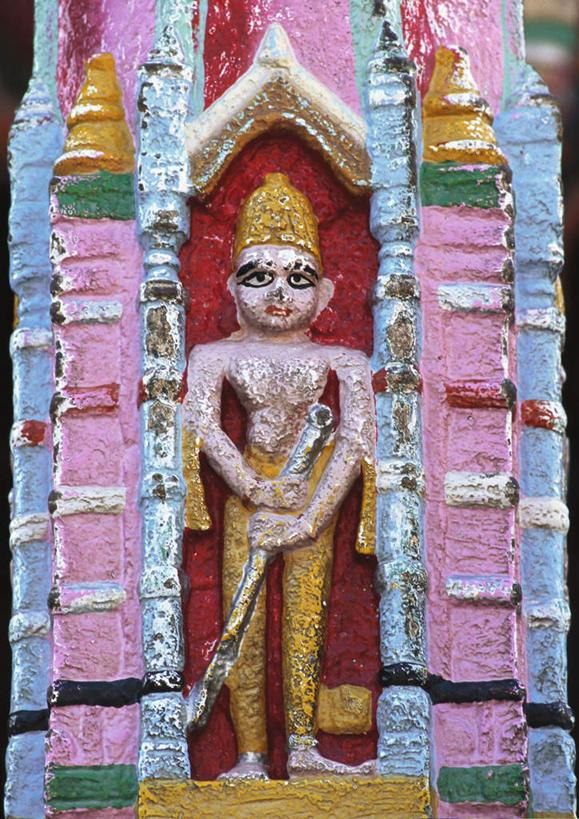 无人,竖图,室外,白天,正面,旅游,度假,名胜古迹,地标,雕塑,印度,亚洲,节日,遗迹,雕刻,雕像,燃烧,古迹,文化,文物,娱乐,古建筑,石雕,香火,祈祷,享受,休闲,健康,旅游胜地,放松,许愿,宗教,信仰,纪念,祈求,南亚,古文明,印度尼西亚共和国,平安,彩图,标志性建筑